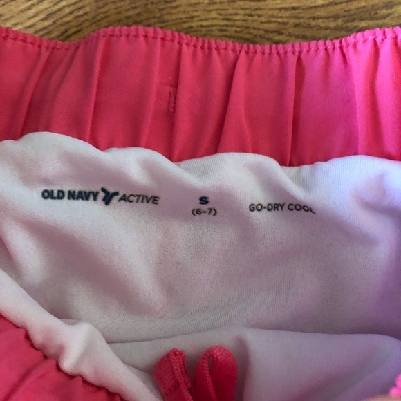 Old Navy active Go-dry cool pink shorts size S (6-7) - Picture 3 of 4